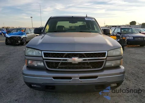 2006 Chevrolet Silverado C1500 z USA, uszkodzony, nr VIN 2GCEC13Z461322666
